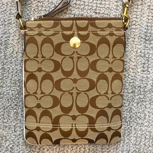 Coach signature crossbody bag - Picture 2 of 11